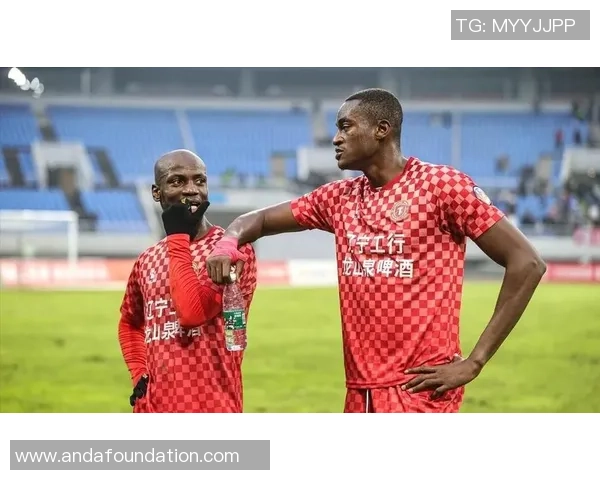 新加入的足球明星如何在赛场上迅速融入团队展现个人风采 新加入的足球明星如何在赛场上迅速融入团队展现个人风采