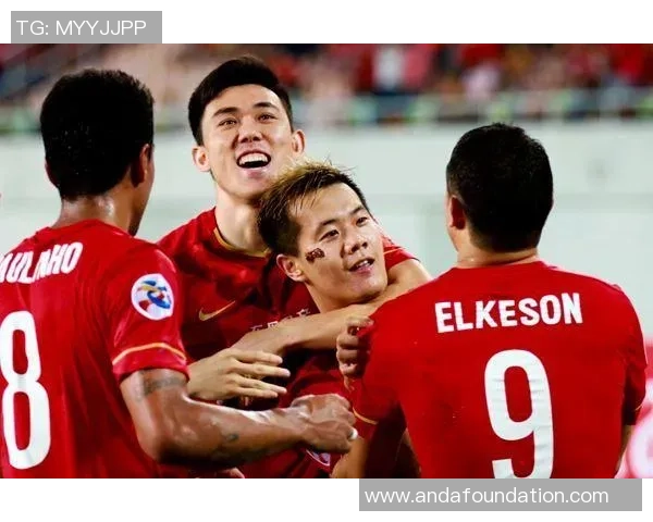 杭州足球队防守革新之路:战术创新与团队协作的完美结合 杭州足球队防守革新之路:战术创新与团队协作的完美结合