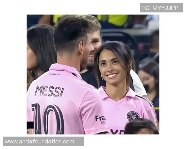 足球明星的妻子佟展现魅力与智慧共同成就幸福人生